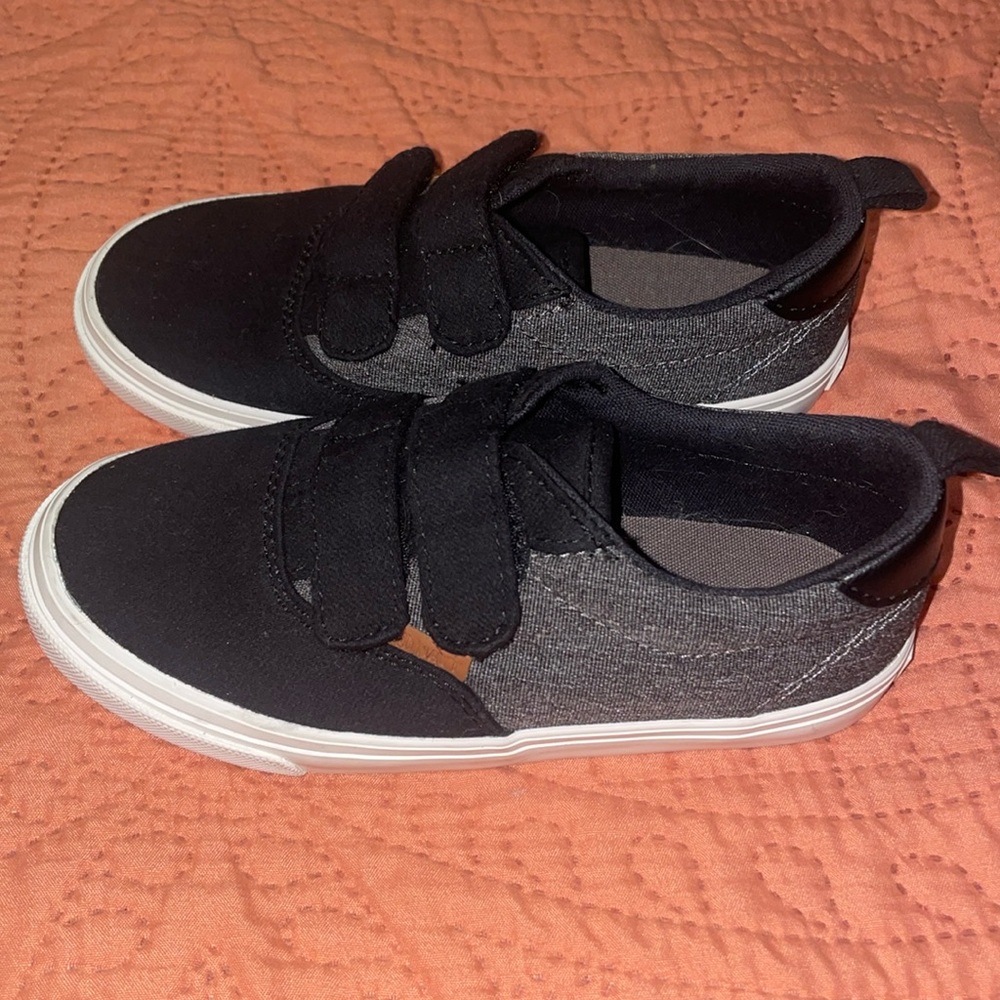 Old Navy Low-Cut Velcro Toddler Boy Shoes Sz 10 EUC